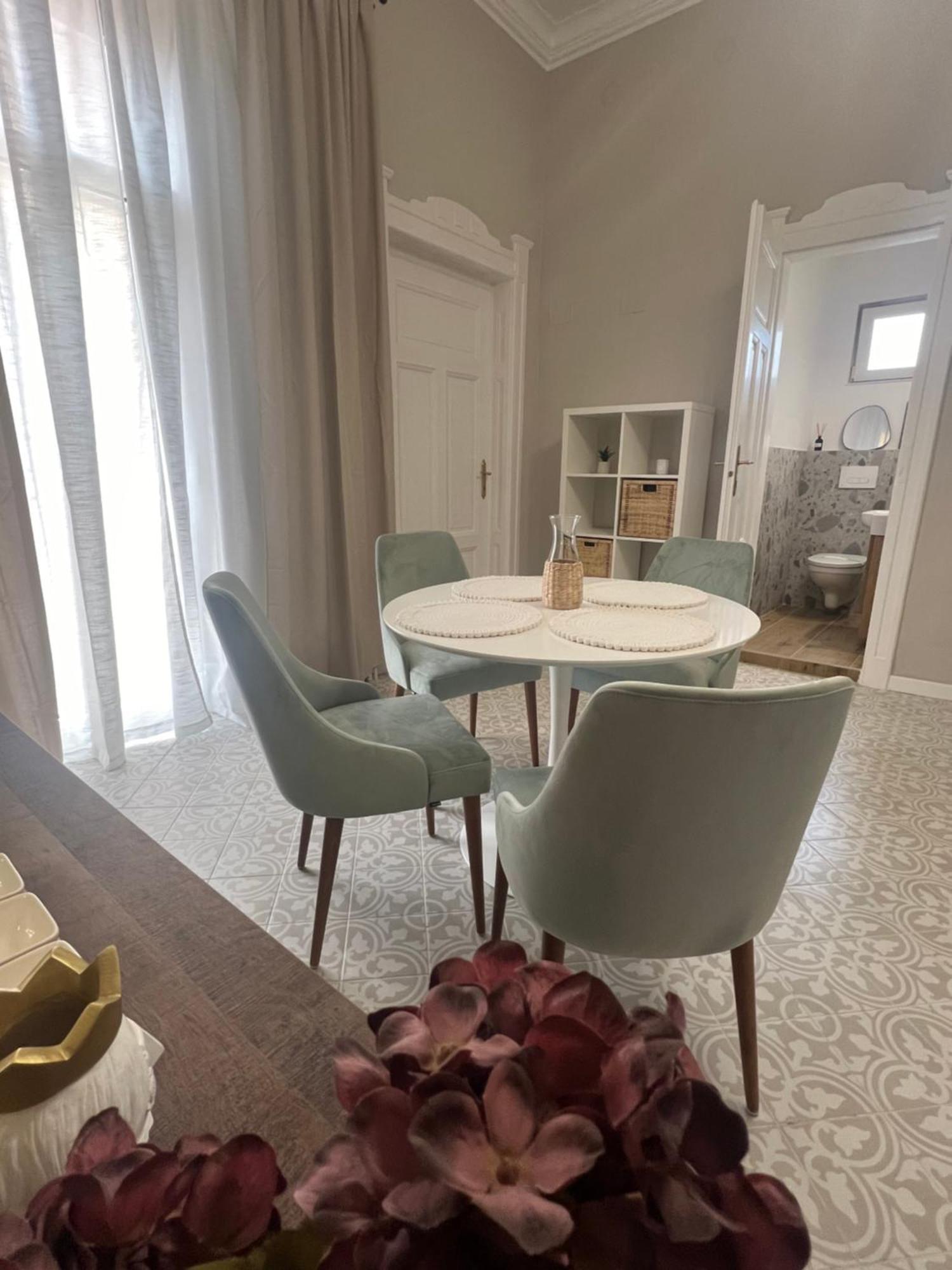 La Strada Central Apartament Oradea Luaran gambar